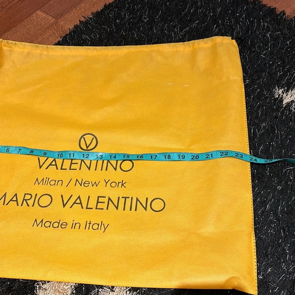 ⭐️HP🖤Valentino by Mario Valentino Leather X Large Soho FV Tote NWT - Picture 15 of 17
